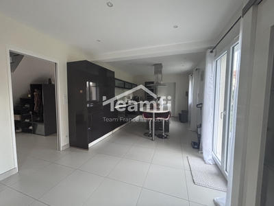Maison contemporaine - 176 m² - 6 pièces