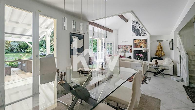 Maison - 184 m² - 6 pièces