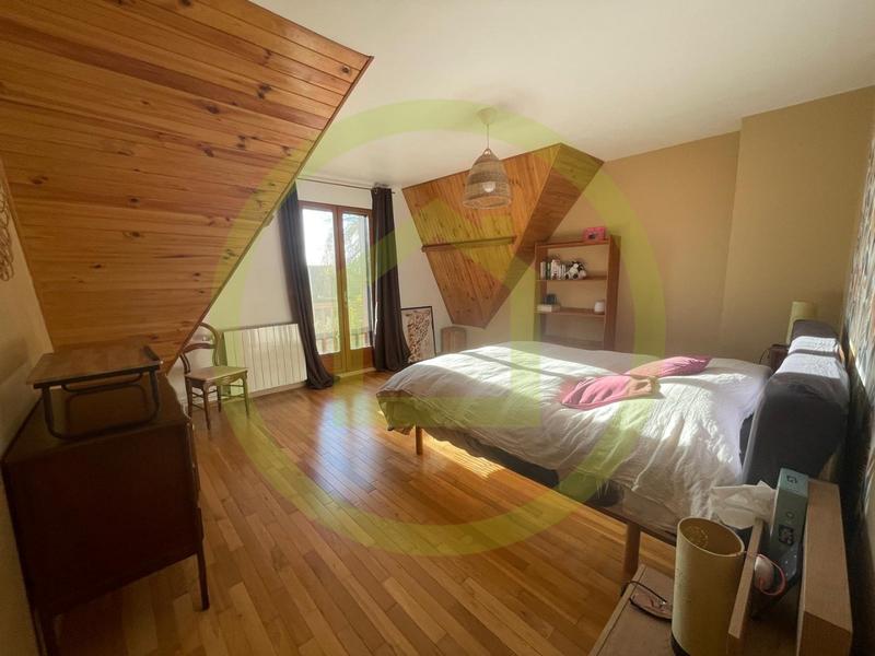 Maison - 220 m² - 9 pièces