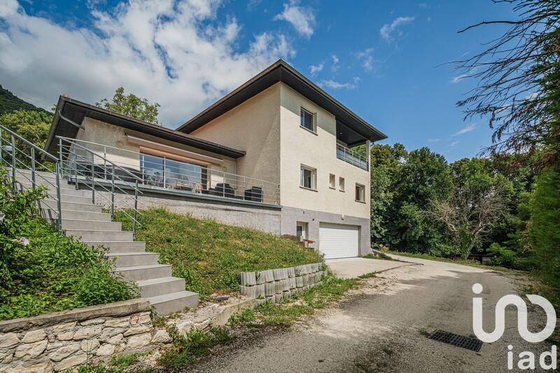 Maison - 195 m² - 8 pièces