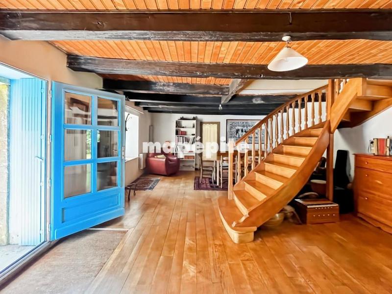 Maison - 1 275 m² - 19 pièces