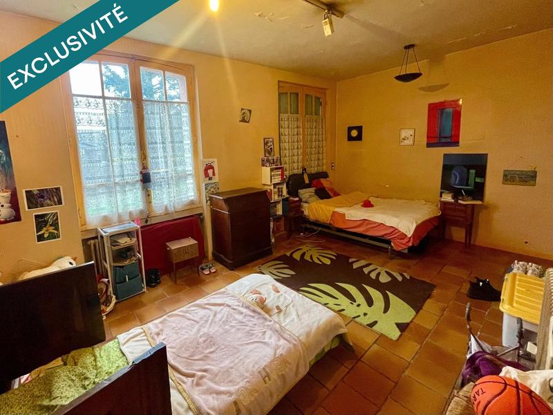 Maison - 221 m² - 7 pièces