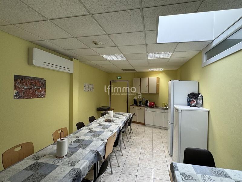 Bureau - 2 689 m² - 20 pièces