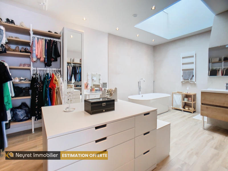 Maison - 250 m² - 7 pièces