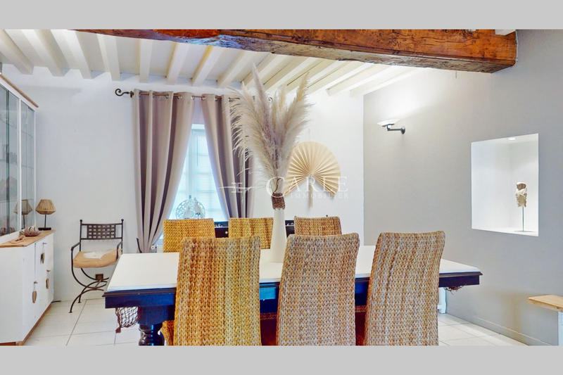 Maison - 330 m² - 8 pièces