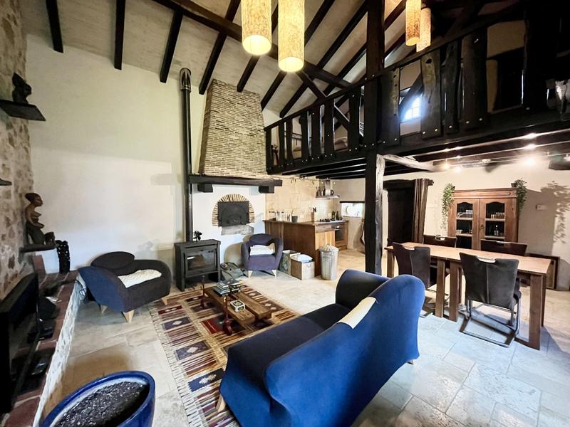 Maison - 411 m² - 7 pièces