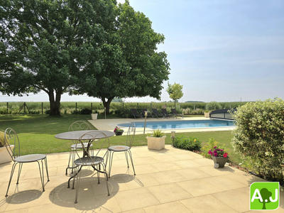 Maison - 180 m² - 8 pièces