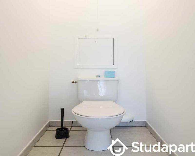 Chambre - 100 m² - 1 pièce