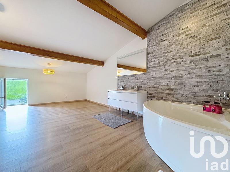 Maison - 230 m² - 5 pièces