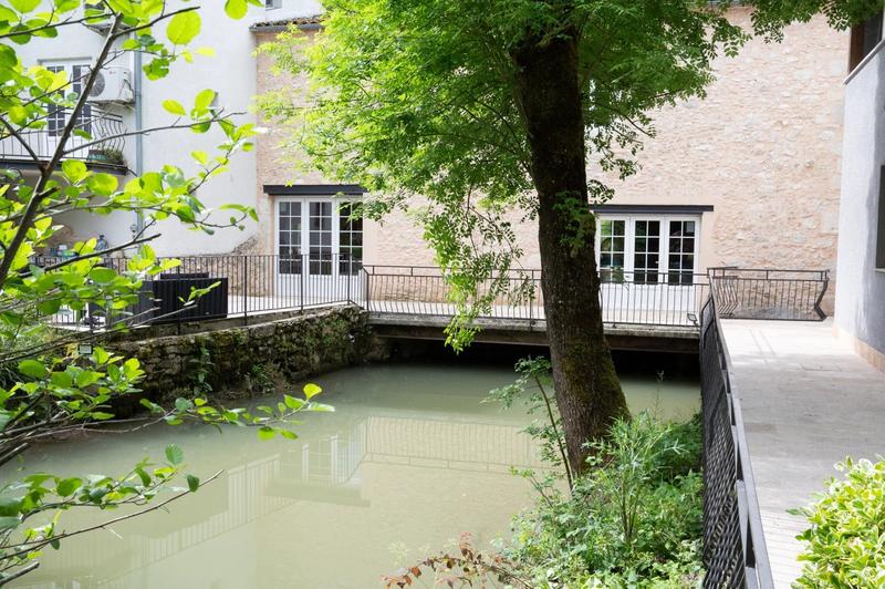 Maison - 750 m² - 16 pièces