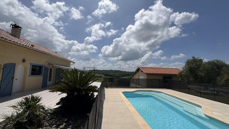 Maison - 180 m² - 7 pièces