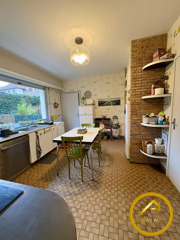 Maison - 298 m² - 9 pièces