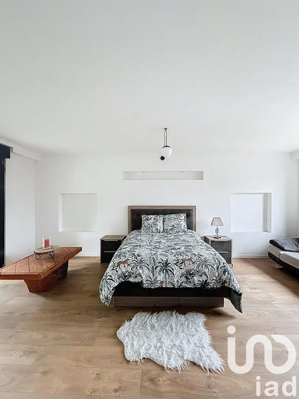 Maison - 202 m² - 9 pièces