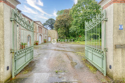 Maison - 214 m² - 10 pièces