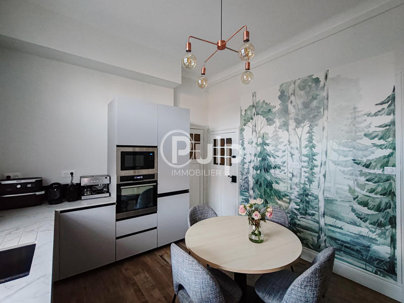 Maison - 390 m² - 12 pièces