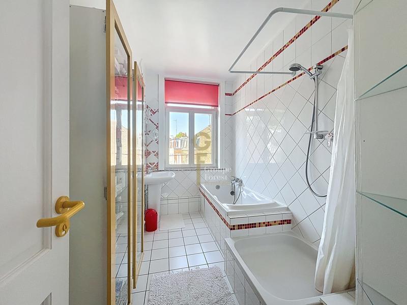 Maison - 210 m² - 8 pièces