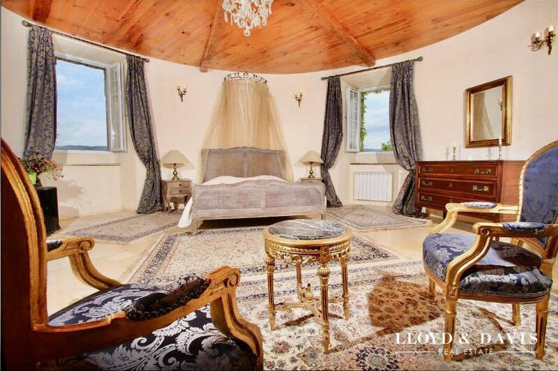 Château - 1 560 m² - 20 pièces