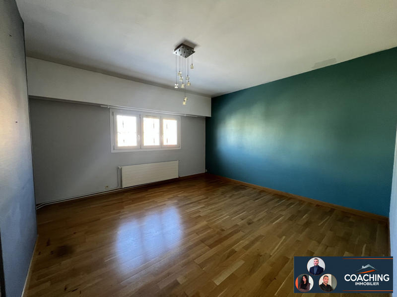 Maison - 210 m² - 10 pièces