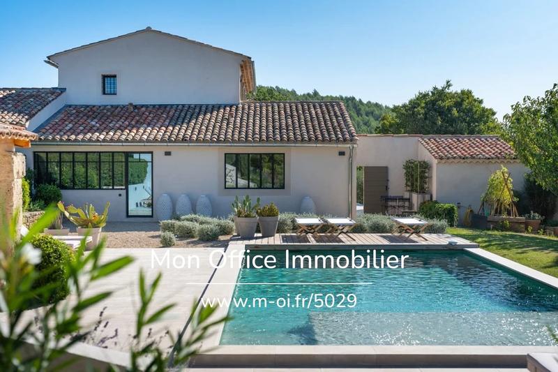 Propriété - 269 m² - 8 pièces