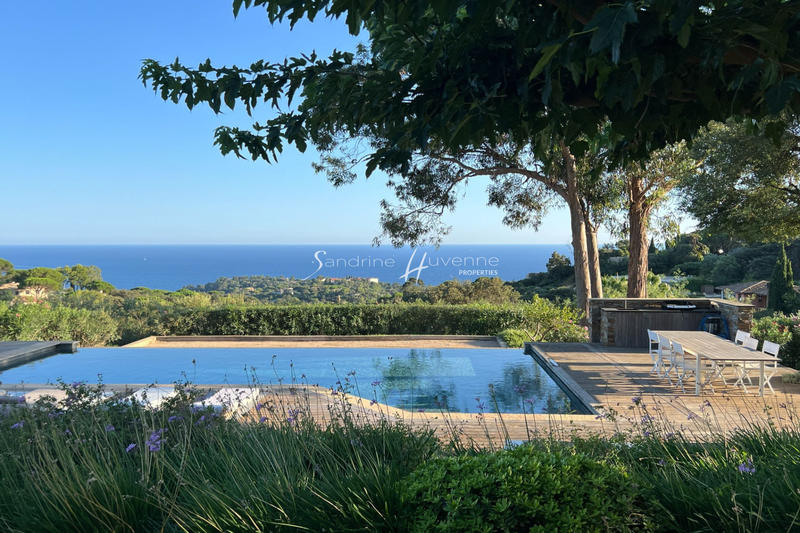 Propriété - 470 m² - 9 pièces