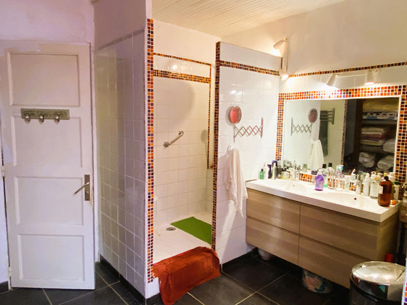 Maison - 323 m² - 6 pièces