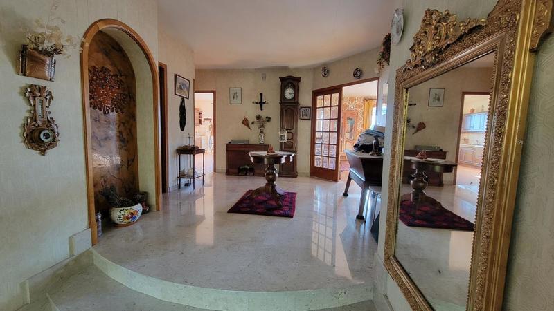 Maison - 241 m² - 6 pièces