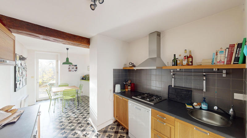 Maison - 250 m² - 7 pièces