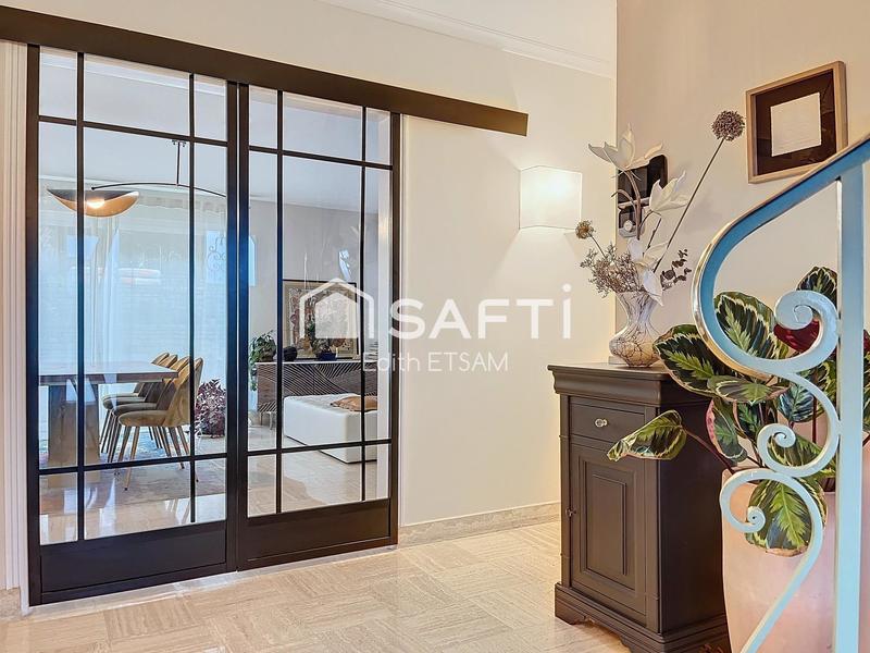 Maison - 207 m² - 8 pièces