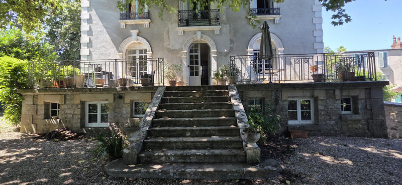 Villa - 238 m² - 8 pièces