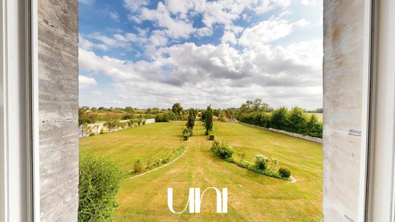 Maison - 330 m² - 10 pièces