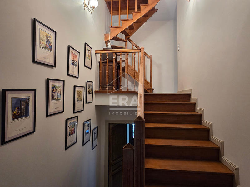 Maison - 301 m² - 12 pièces