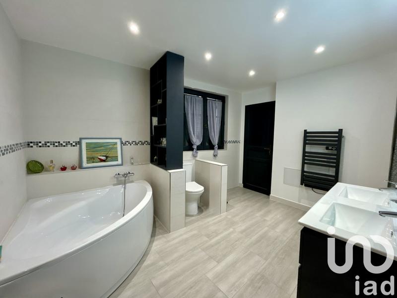 Maison - 229 m² - 9 pièces