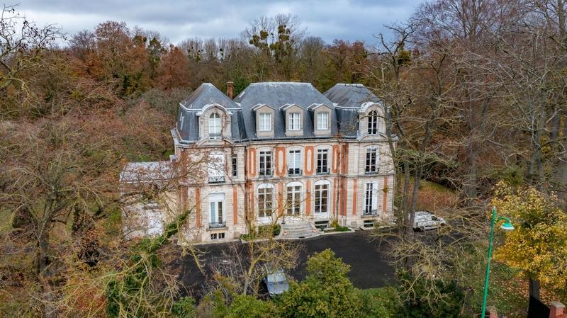 Château - 736 m² - 30 pièces