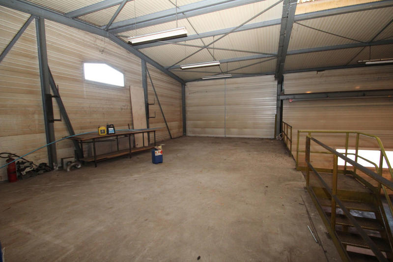 Local d'activité / Entrepôt - 576 m²