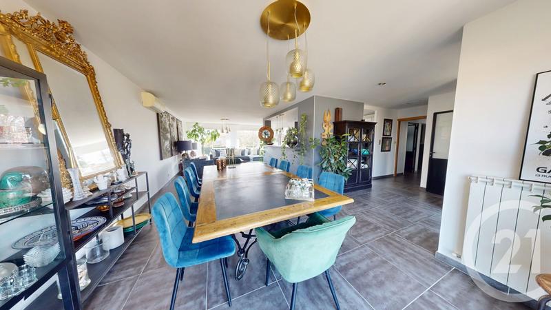 Maison - 234 m² - 6 pièces