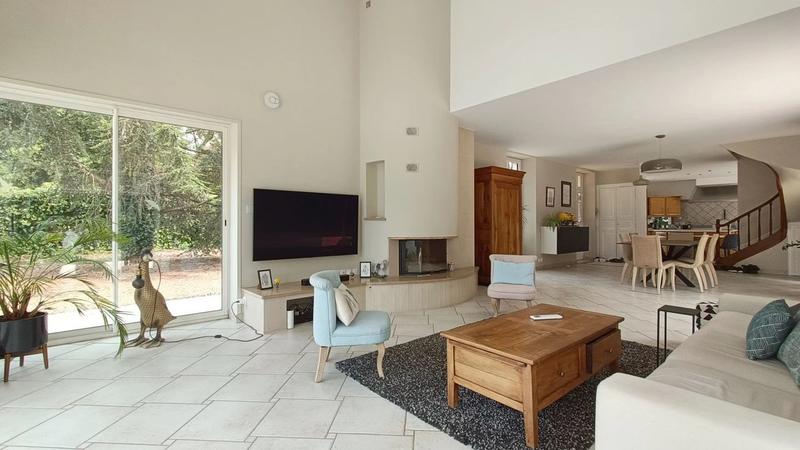 Propriété - 286 m² - 8 pièces