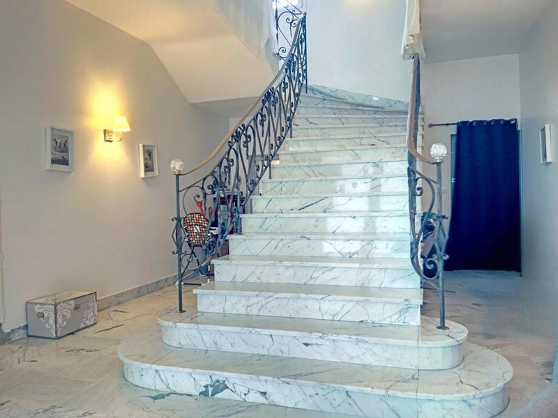 Propriété - 310 m² - 7 pièces