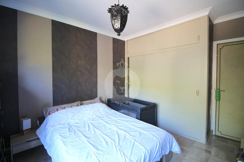 Maison - 245 m² - 8 pièces