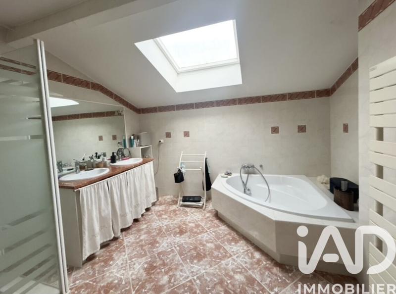 Maison - 185 m² - 8 pièces