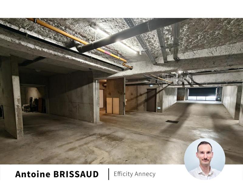 Parking / Garage - 27 m²