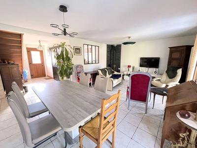 Maison - 163 m² - 9 pièces