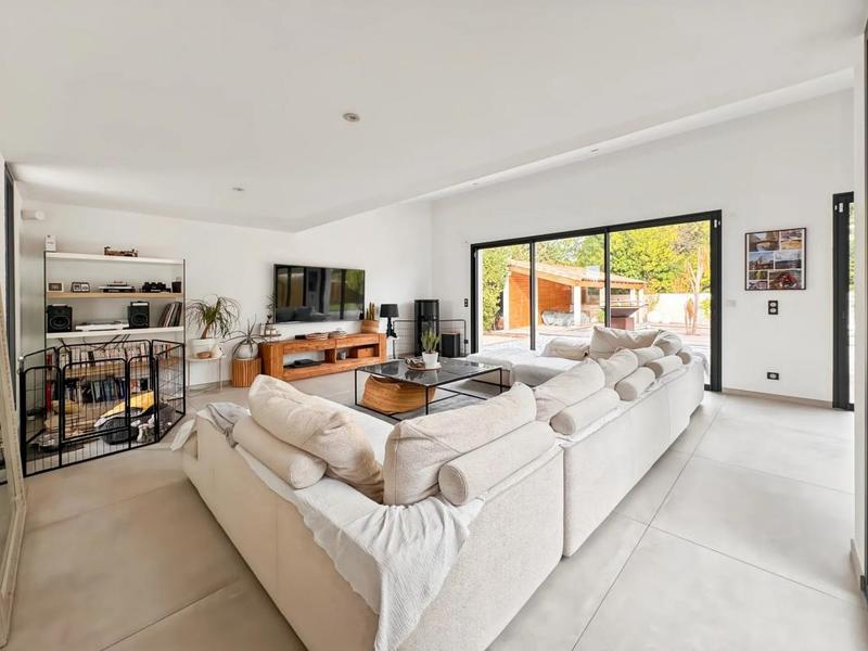 Maison - 236 m² - 7 pièces