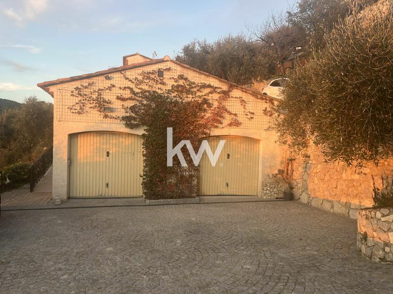 Maison traditionnelle - 140 m² - 6 pièces