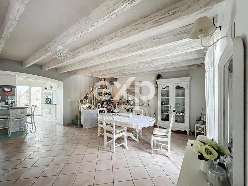 Maison - 235 m² - 8 pièces