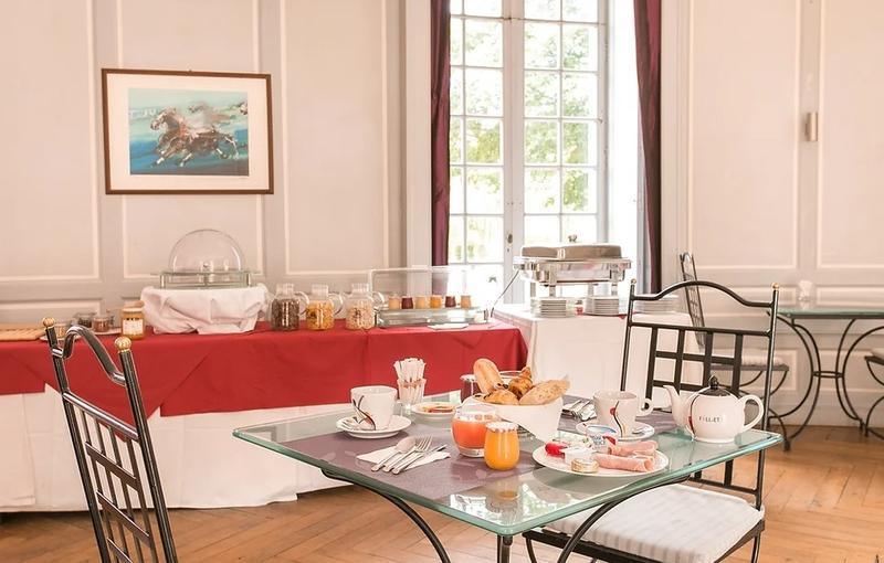 Manoir - 2 000 m² - 60 pièces