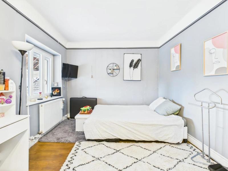 Demeure - 281 m² - 11 pièces