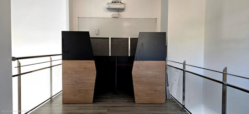 Local commercial - 150 m² - 6 pièces