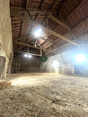 Maison - 300 m² - 1 pièce