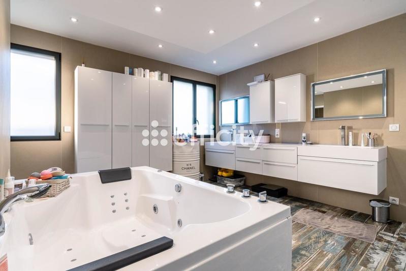 Villa - 344 m² - 7 pièces