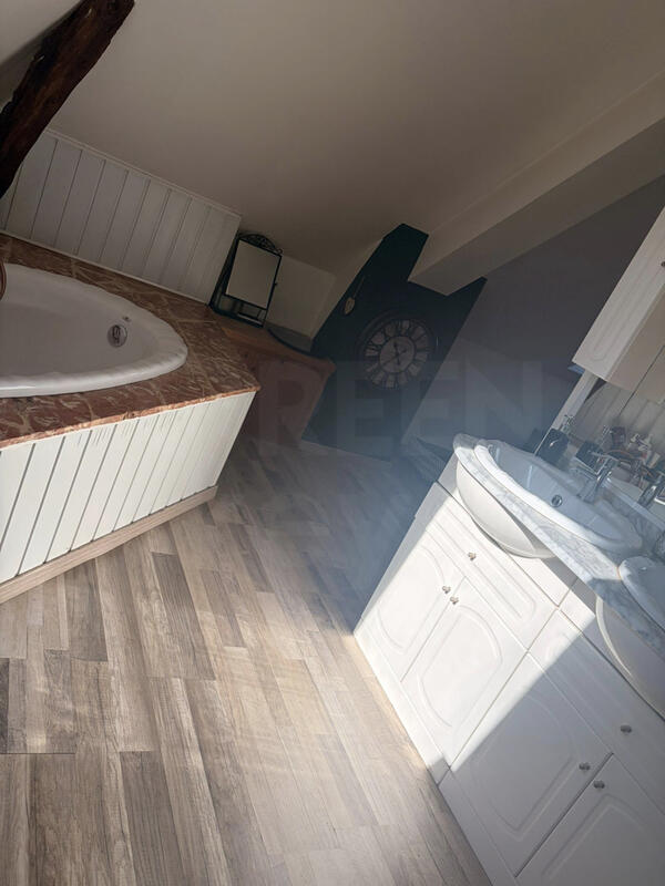 Maison - 216 m² - 6 pièces